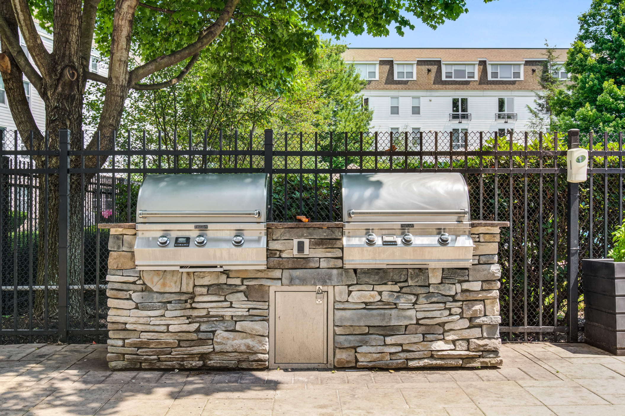 outdoor grills with stone base